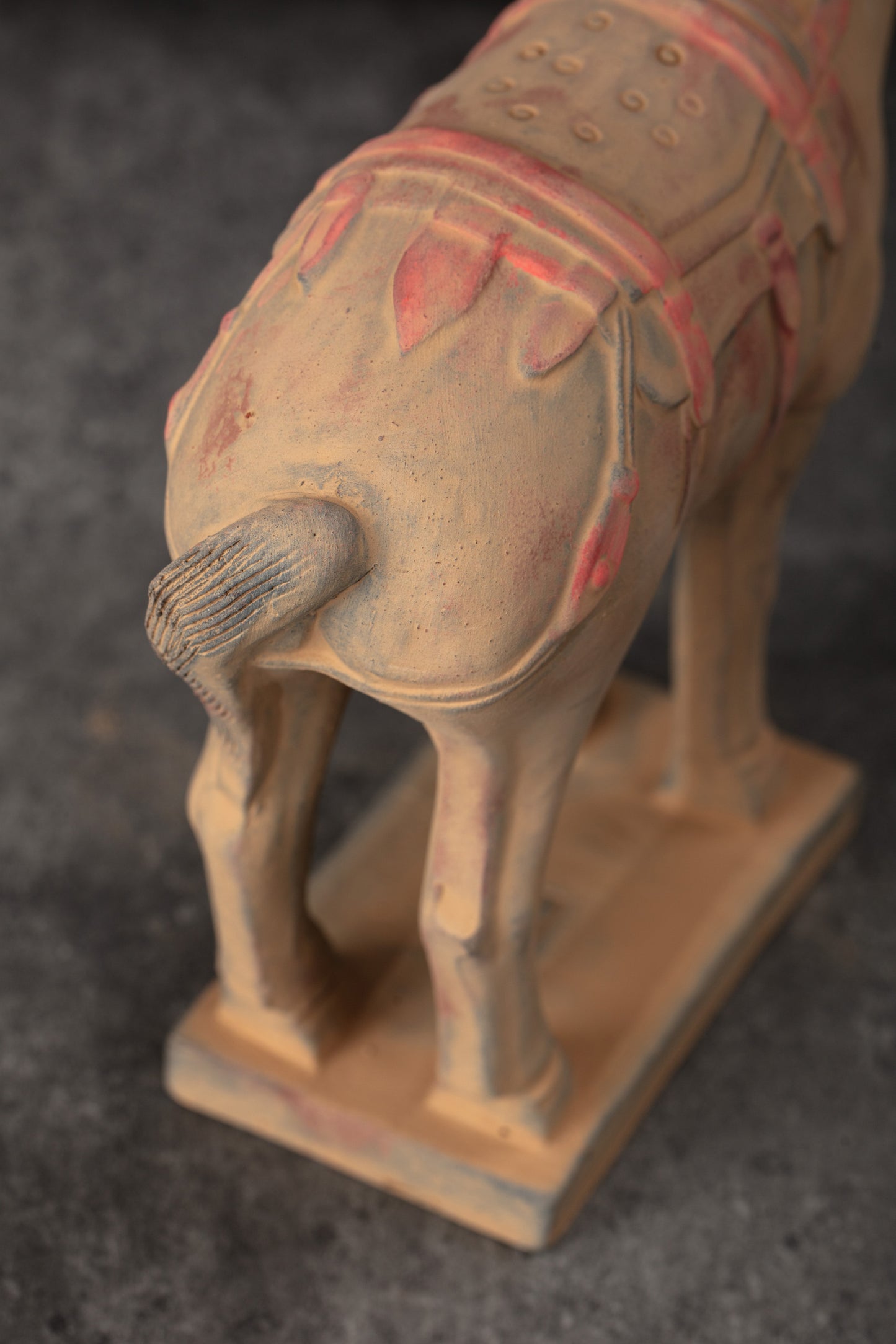 20CM Painted Horse - CLAYARMY -Detailed shot showcasing the harmonious blend of colors on the tail and mane of our 20CM Clayarmy Terracotta Painted Horse.