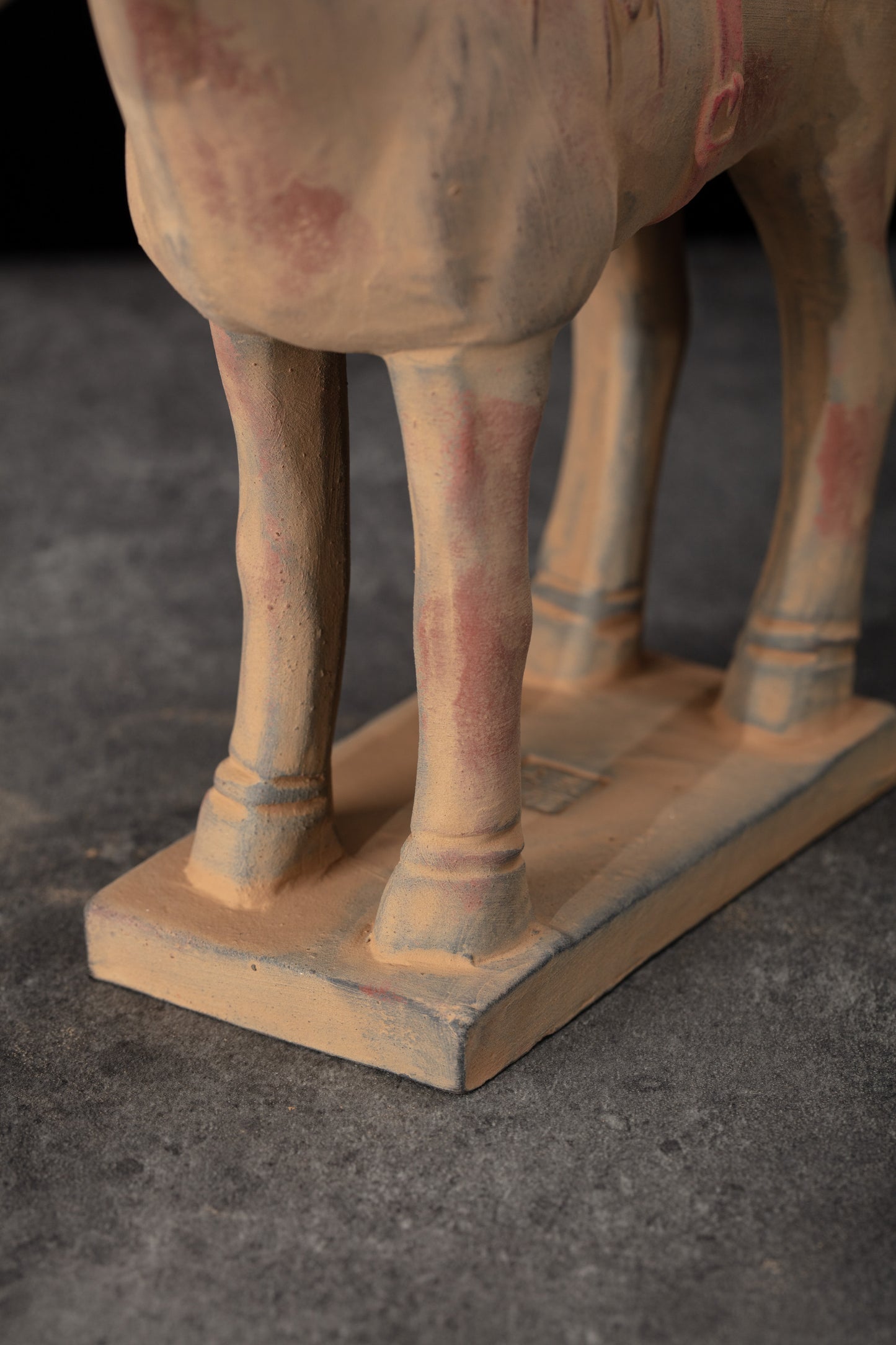 20CM Painted Horse - CLAYARMY -Close-up of the beautifully painted legs, adding an extra layer of artistry to our 20CM Clayarmy Terracotta Painted Horse.
