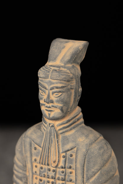 15CM Officier - CLAYARMY-Detailed craftsmanship of the 15CM Clayarmy Officer's long jacket and facial expressions.