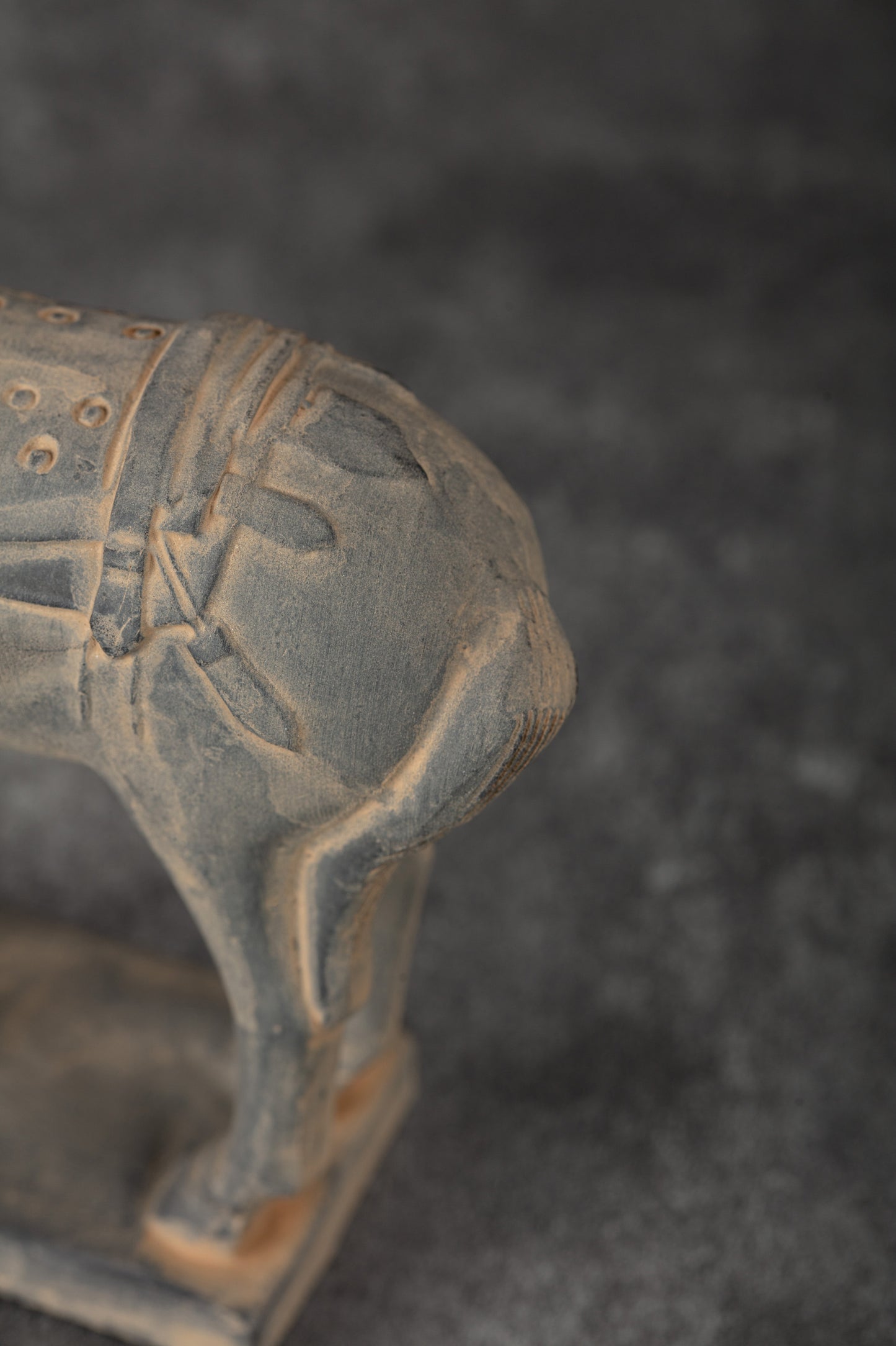 15CM Horse - CLAYARMY -Detailed shot highlighting the intricate tail design of our 15CM Clayarmy Terracotta Horse.