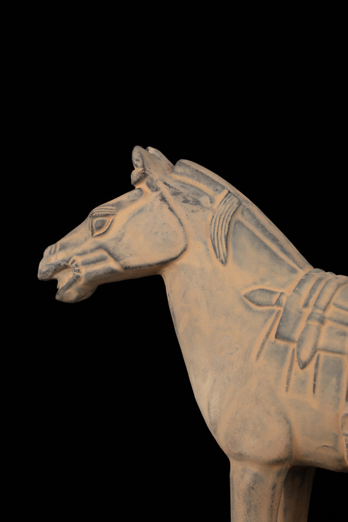 20CM Horse - CLAYARMY -Close-up of intricate details on the head and mane, showcasing the craftsmanship of our 20CM Clayarmy Terracotta Horse.