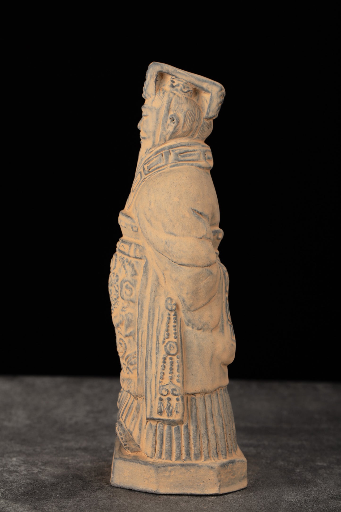 20CM Emperor - CLAYARMY -Side profile of Clayarmy's 20CM Emperor Qin Terracotta Warrior, highlighting the regal appearance in finely sculpted form.