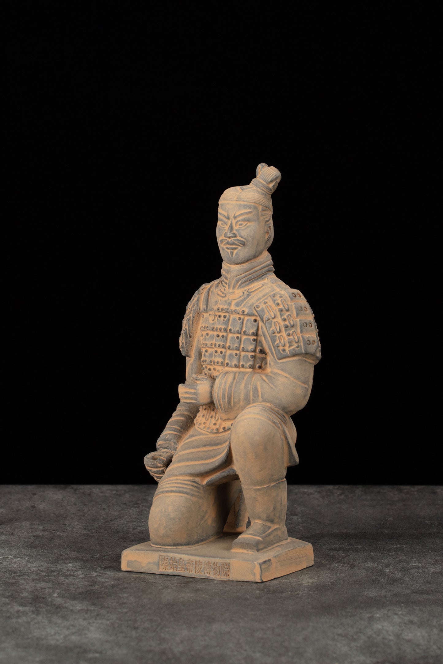 25CM Kneeling Archer - CLAYARMY-Front view with a focus on the facial expression and the handcrafted features of the 25CM Kneeling Archer.