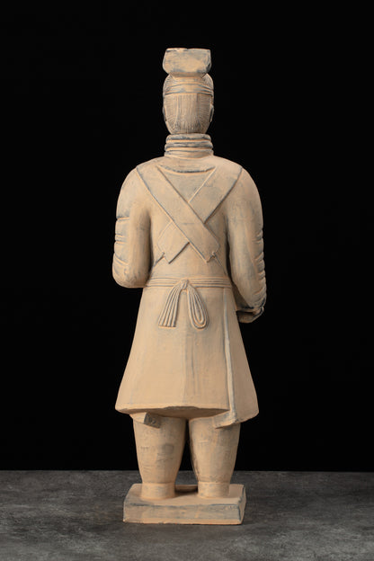 45CM Officier - CLAYARMY-Back view featuring the long crown and layered jacket, emphasizing the stature of the 45CM Officer.