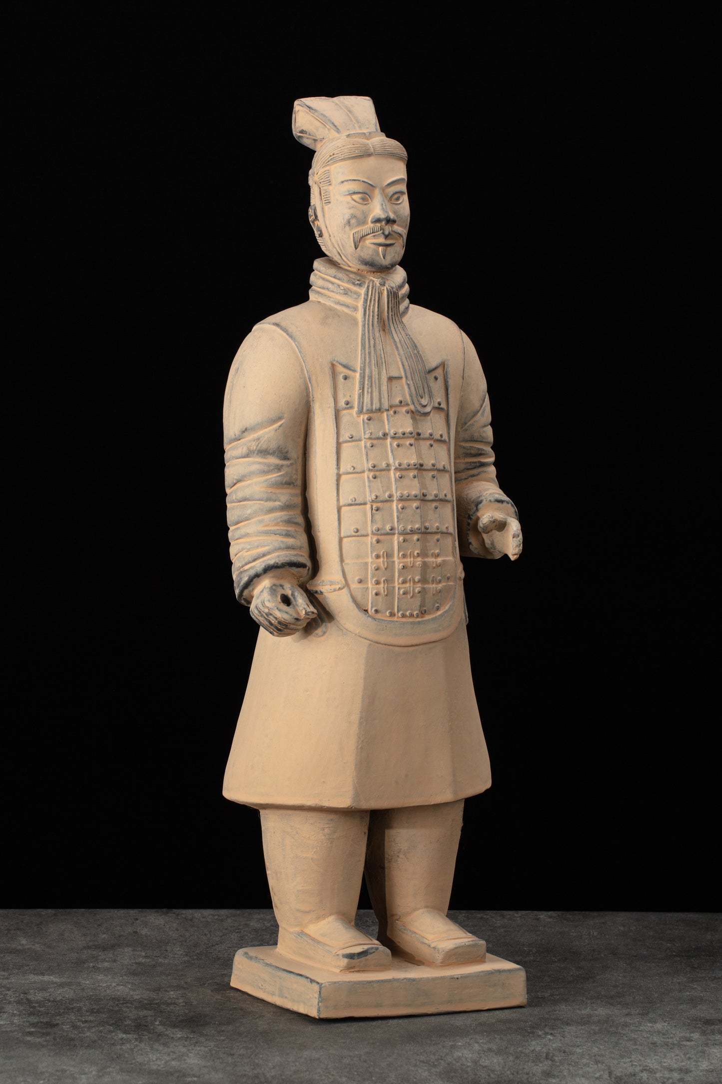 45CM Officier - CLAYARMY-Side view displaying the tall and imposing figure of the 45CM Clayarmy Officer.