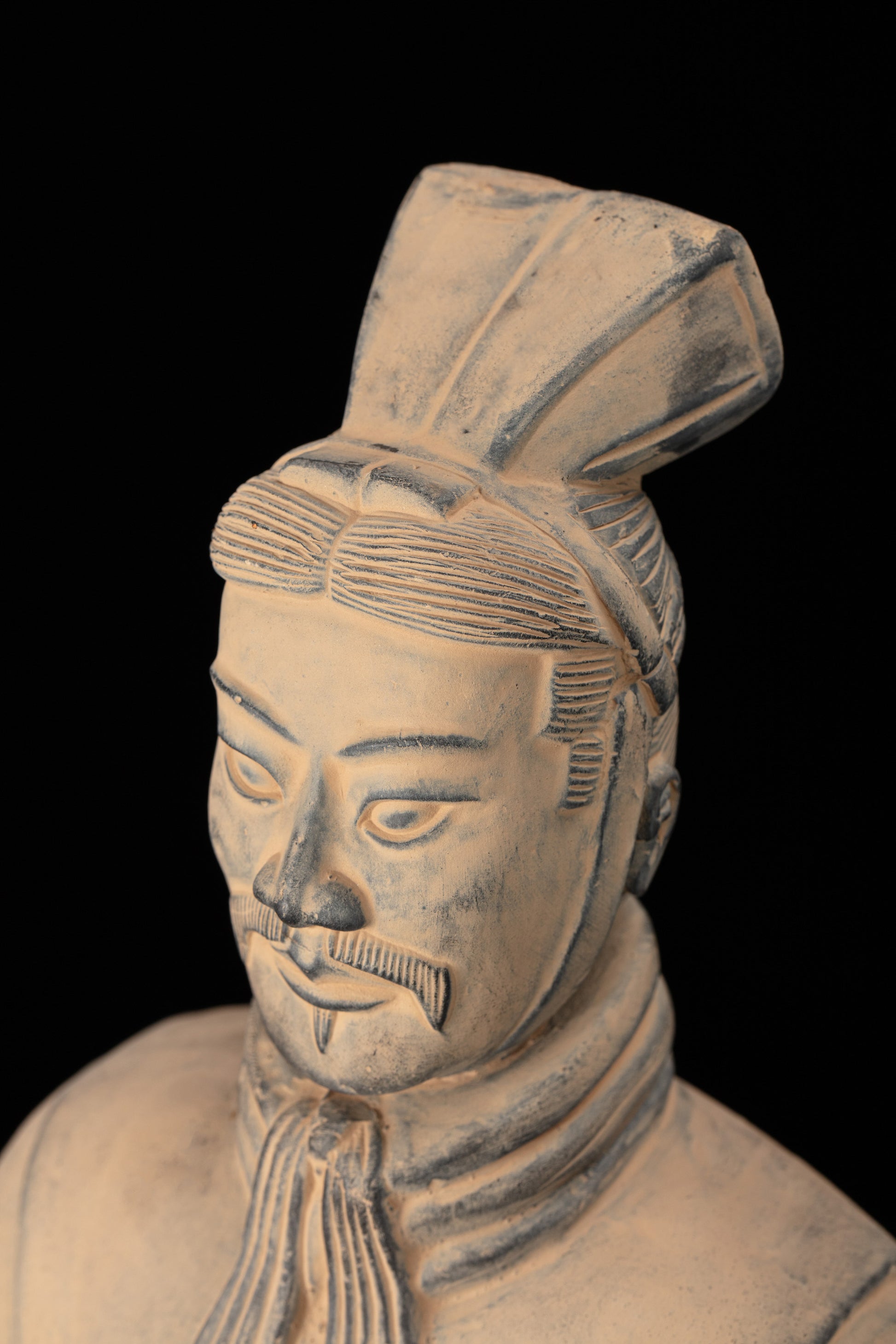 45CM Officier - CLAYARMY-Close-up view of the intricate facial details and expression of the 45CM Officer.