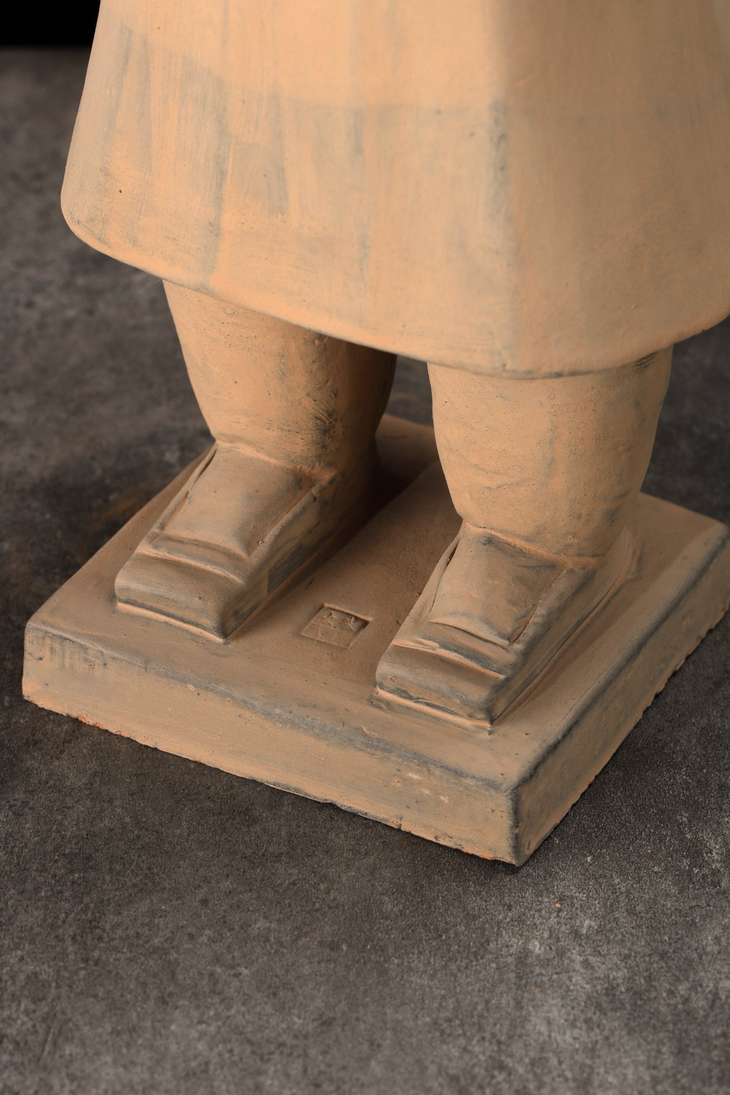 55CM Officier - CLAYARMY-Detailed shot of the footwear worn by the 55CM Officer.