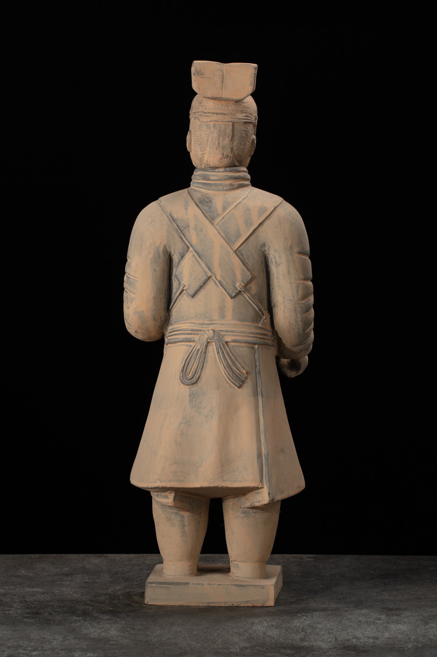 55CM Officier - CLAYARMY-Back view featuring the long crown and layered jacket, emphasizing the stature of the 55CM Officer.