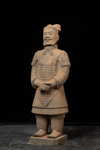 70CM General - CLAYARMY-Strategic Command Pose: Side profile of the 70CM General, revealing a strategic command pose and intricate craftsmanship that defines the figurine's leadership charisma.