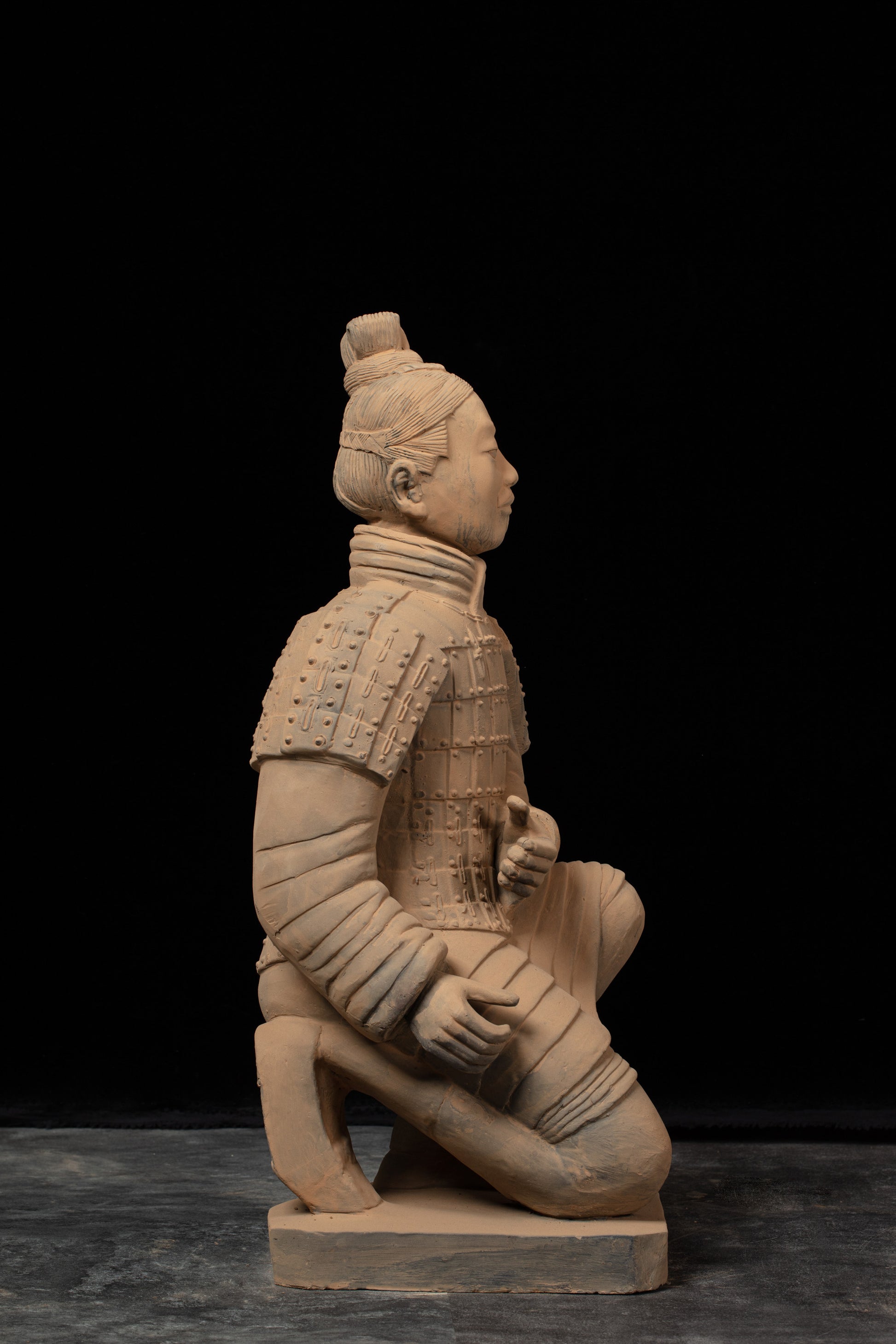 70CM Kneeling Archer - CLAYARMY-Side profile emphasizing the dynamic pose and intricate craftsmanship of the 70CM Kneeling Archer.