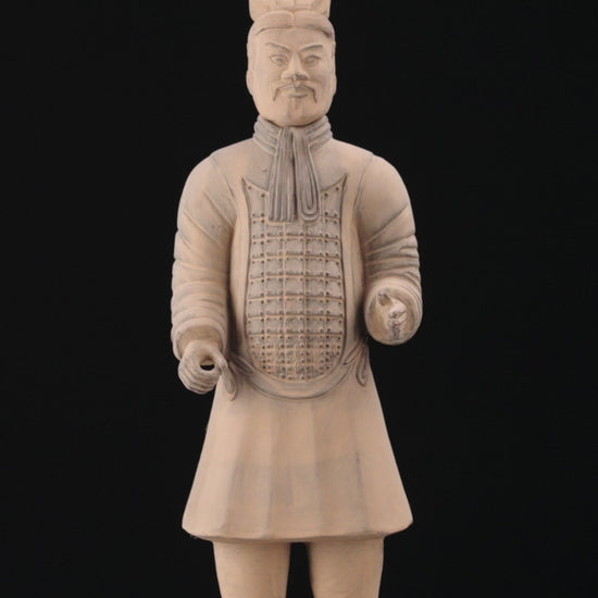 360-degree view video of the 55CM Clayarmy Officer, providing a comprehensive exploration of the figurine's details, emphasizing its craftsmanship, and showcasing distinctive features.