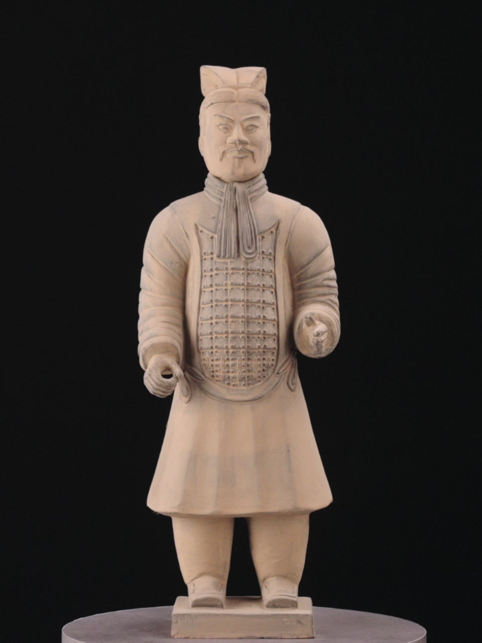 360-degree view video of the 55CM Clayarmy Officer, providing a comprehensive exploration of the figurine's details, emphasizing its craftsmanship, and showcasing distinctive features.