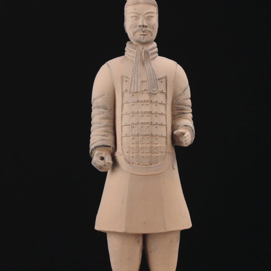 360-degree view video of the 45CM Clayarmy Officer, providing a comprehensive exploration of the figurine's details, emphasizing its craftsmanship, and showcasing distinctive features.